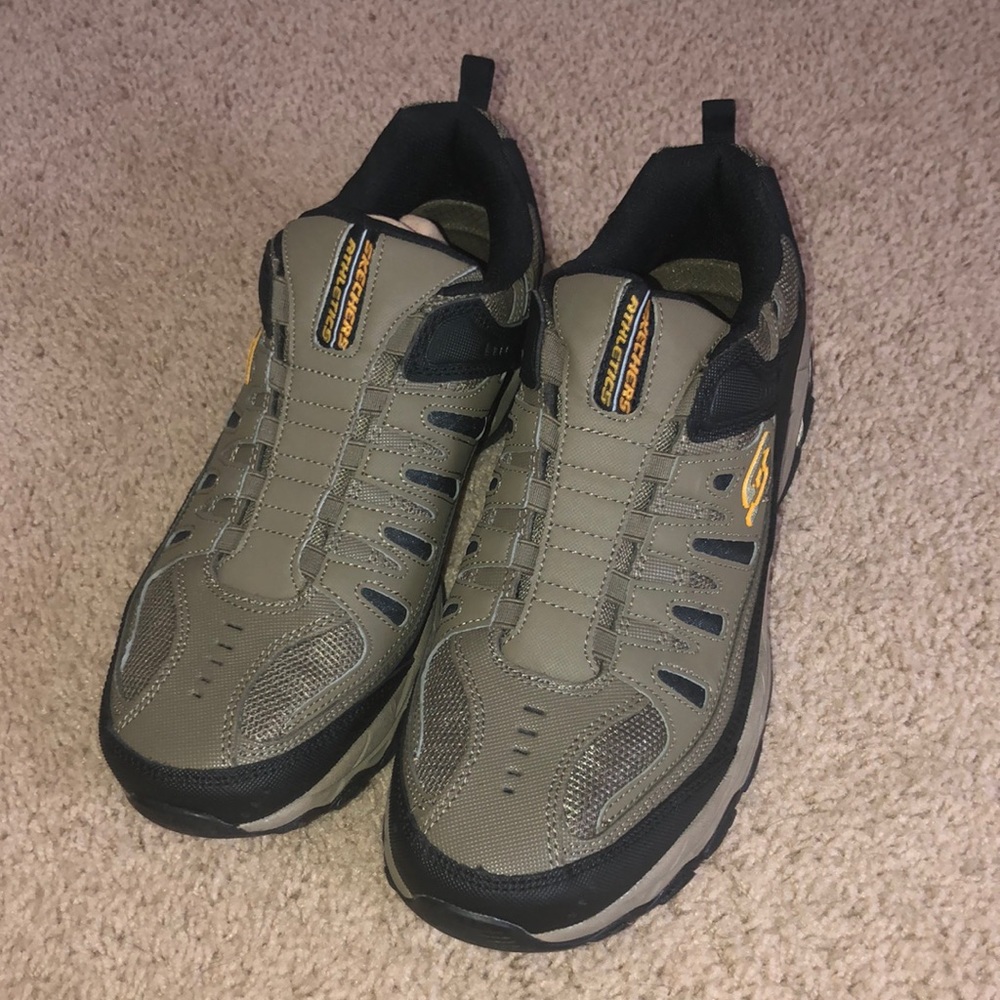 Athletic shoes